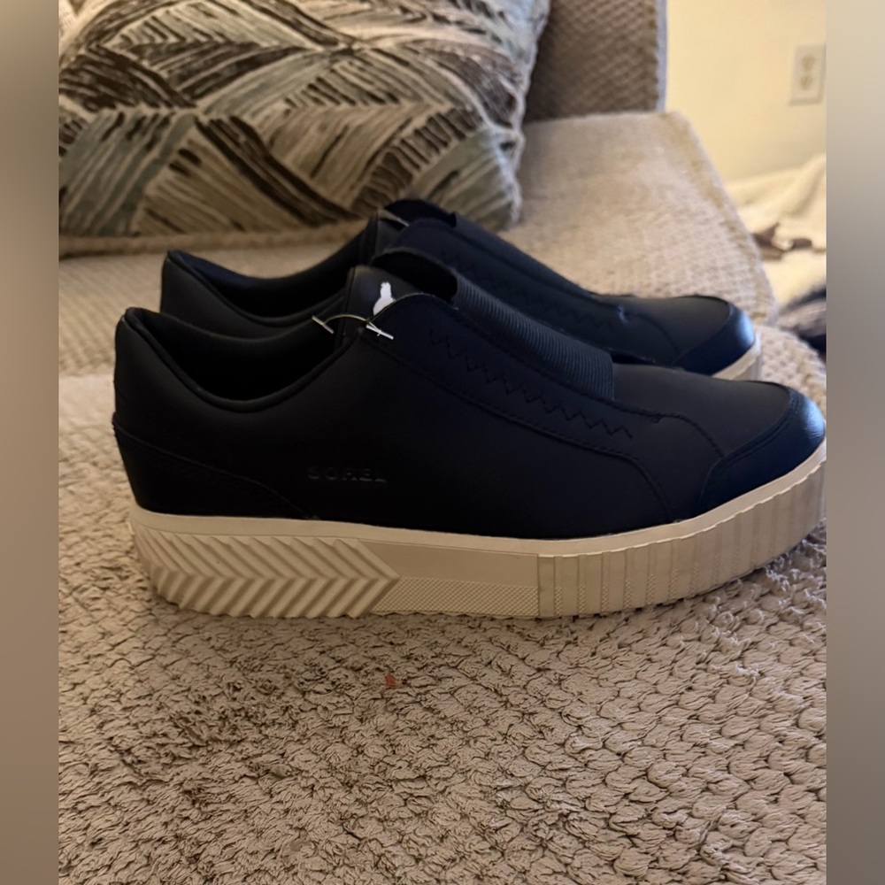 Sorel Black Leather Slip-On Shoes with Cream Sole - Picture 9 of 14